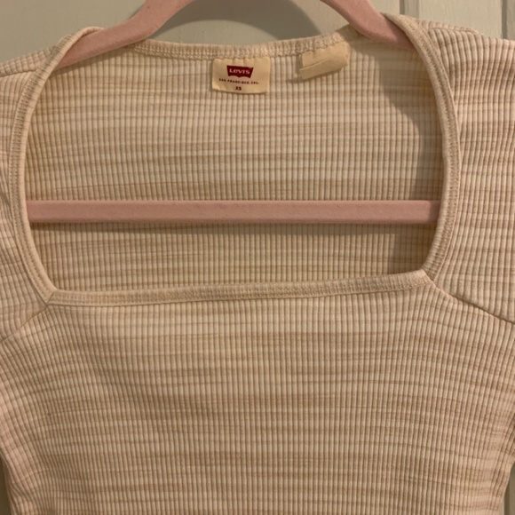 Levi’s Top - Picture 3 of 3